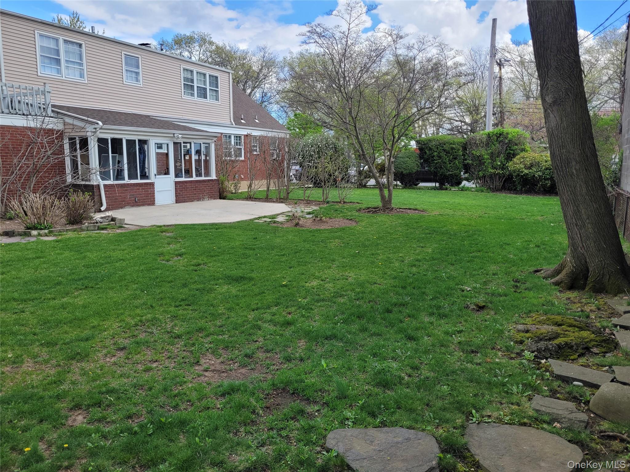 33 Nassau Boulevard Property Photo 11