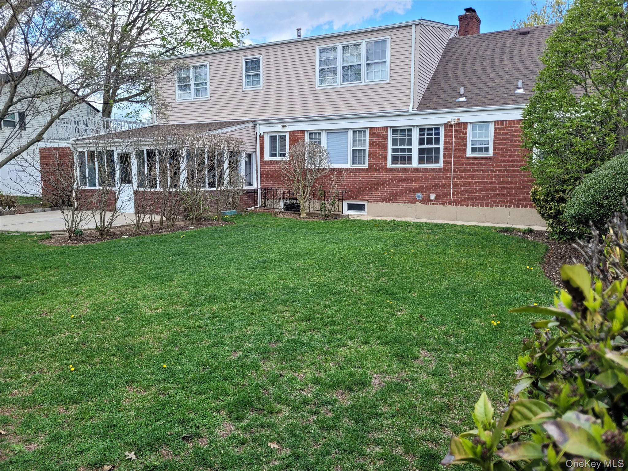 33 Nassau Boulevard Property Photo 12