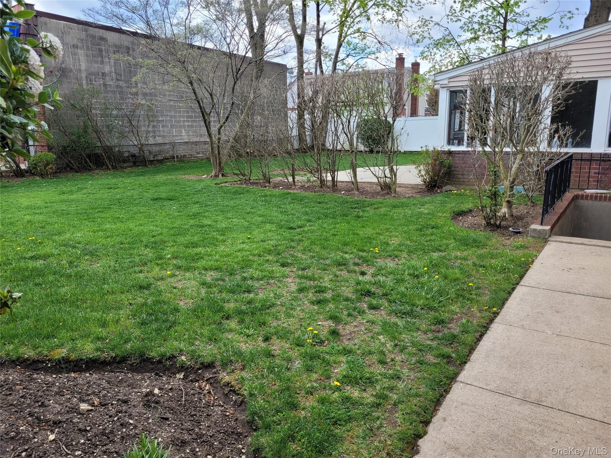 33 Nassau Boulevard Property Photo 14