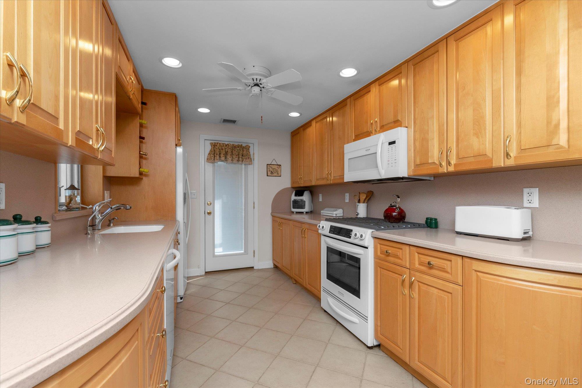 25 Bayview Avenue Property Photo 9