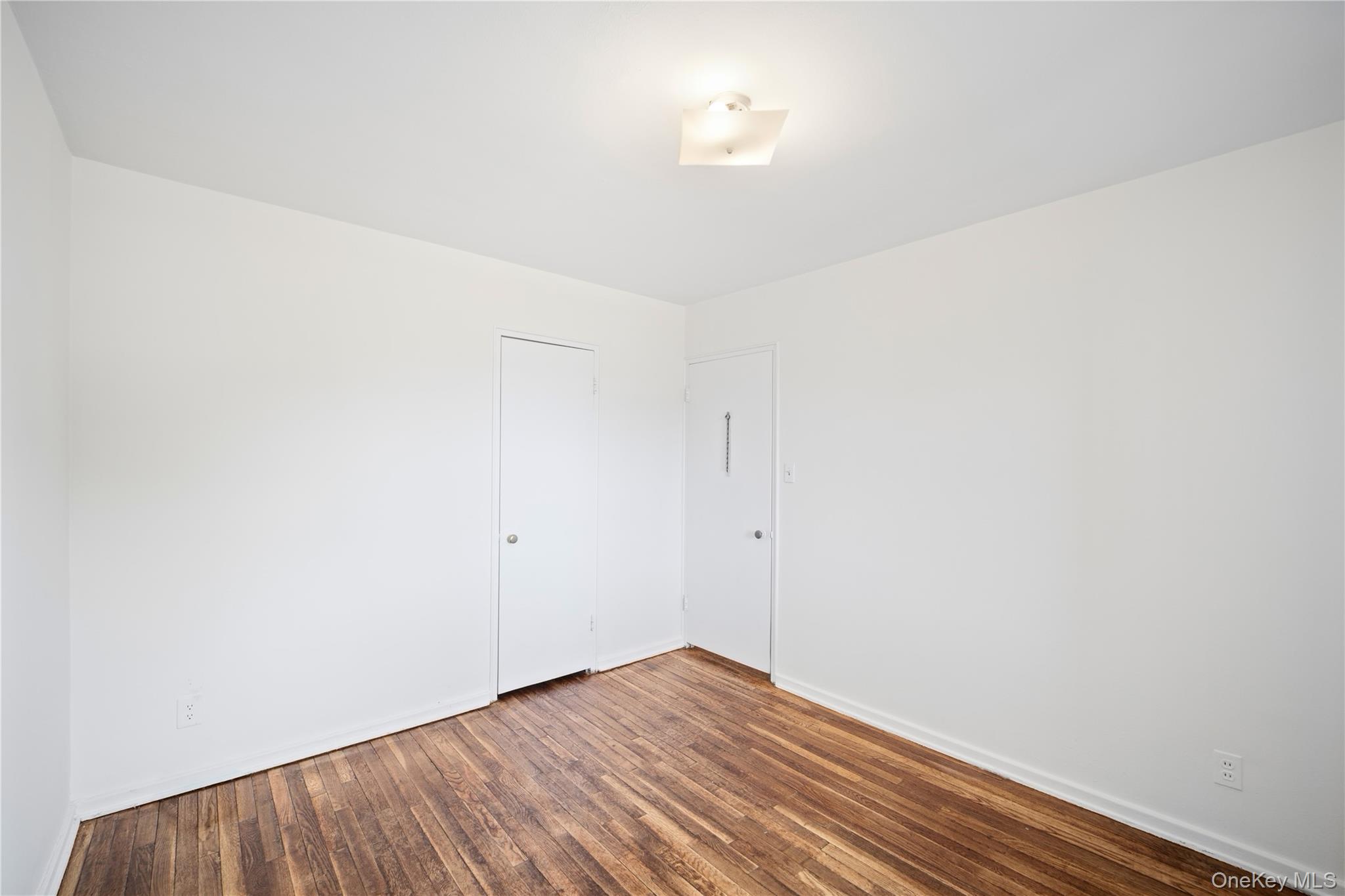 220-04 Stronghurst Avenue Lower Property Photo 17