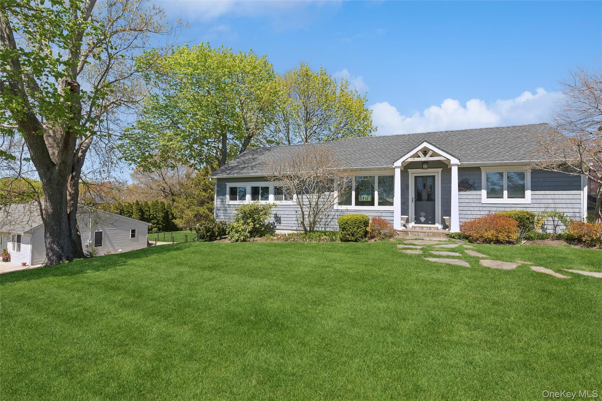 1600 Captain Kidd Drive Property Photo 2