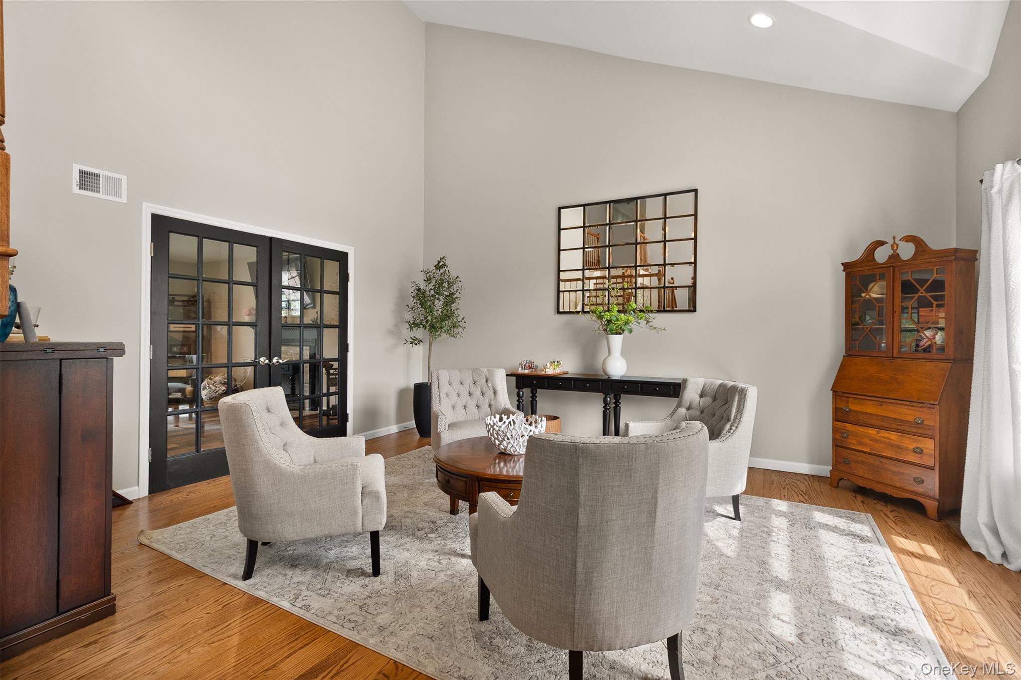251 Oakwood Road Property Photo 6