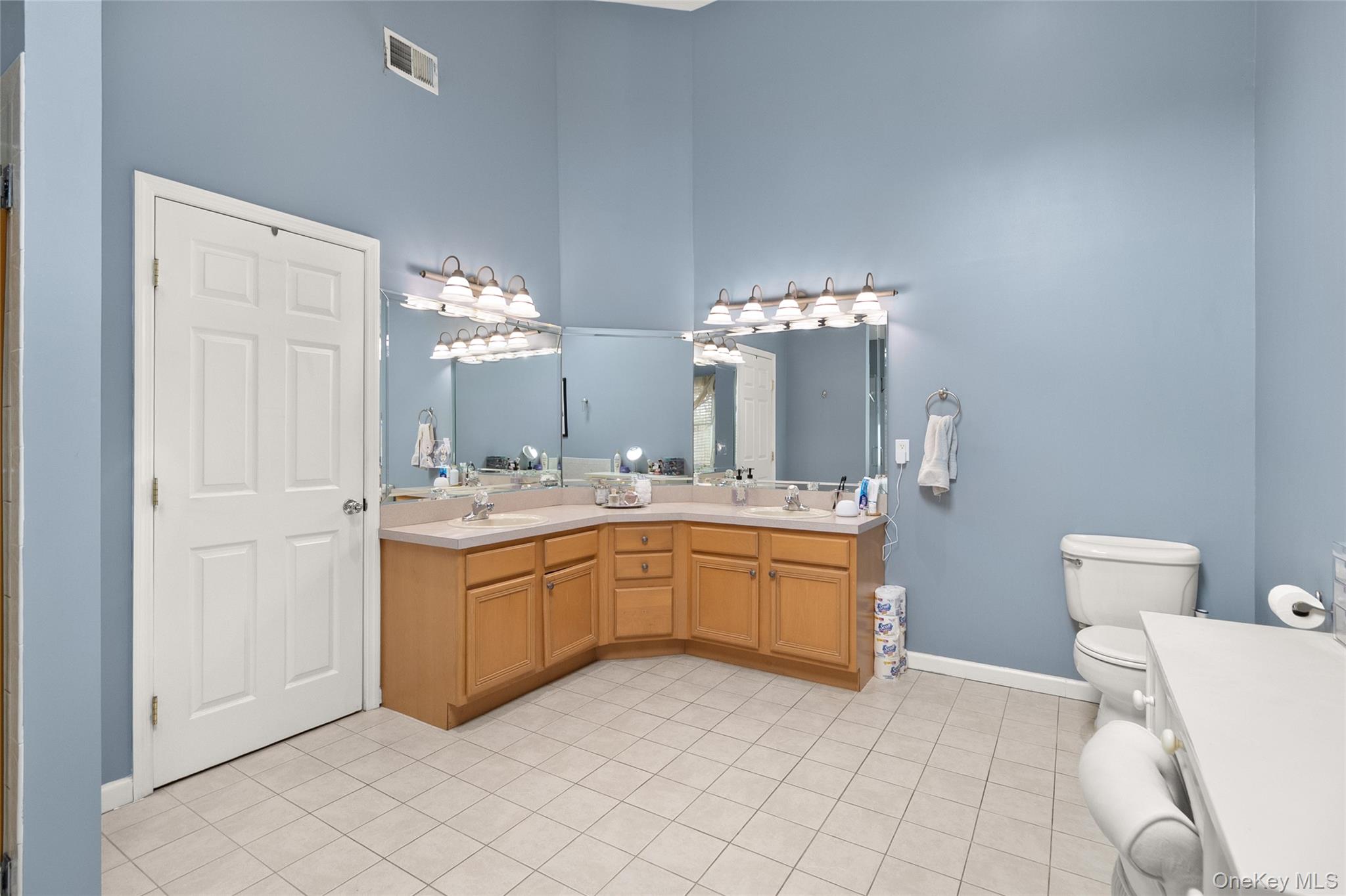 251 Oakwood Road Property Photo 23