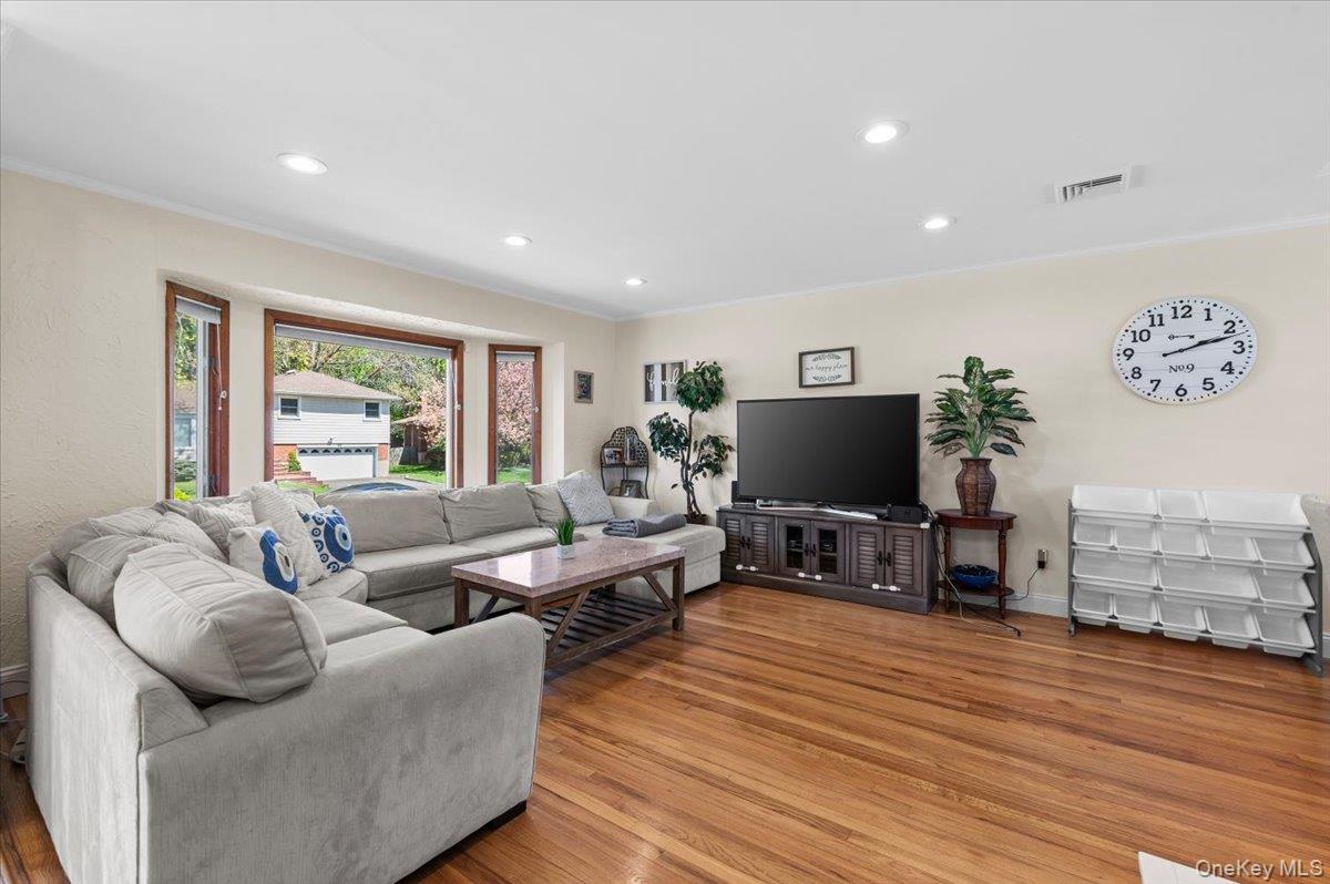 61 Winthrop Road Property Photo 4