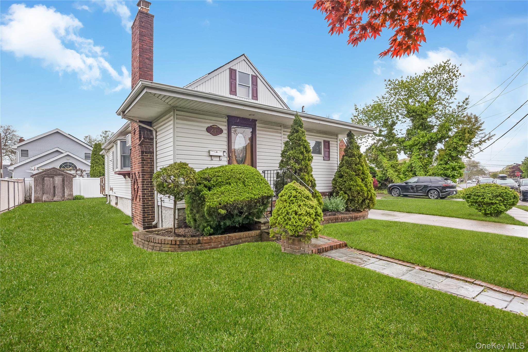 219 Oakview Avenue Property Photo 2