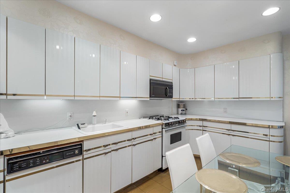 23-45 Bell Boulevard 1h Property Photo 6