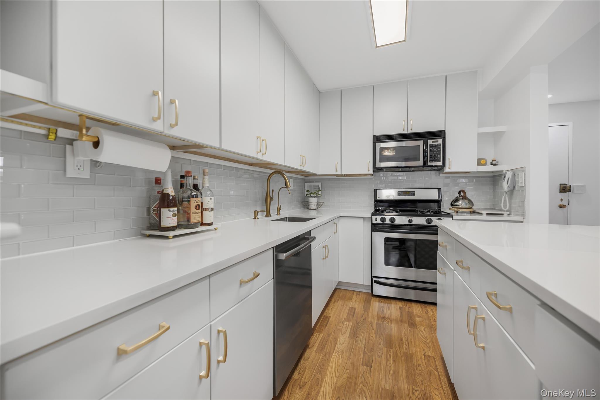 377 Westchester Ave Apt 6j Property Photo 4