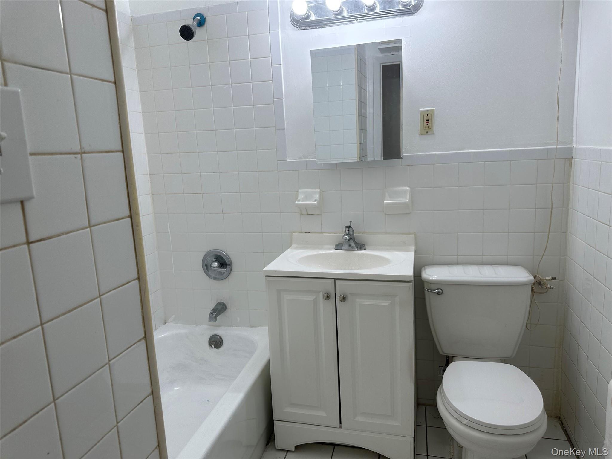 8410 101 Street Property Photo 3