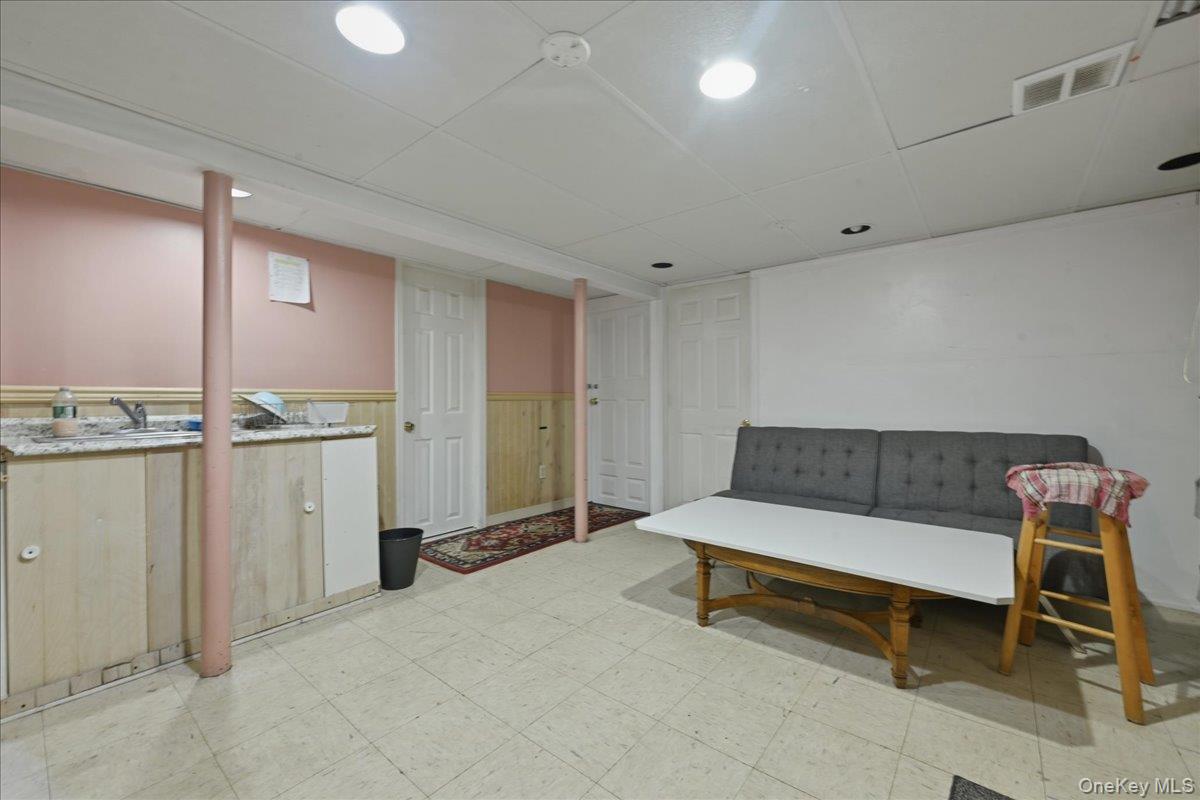 10 Gardner Avenue Property Photo 19