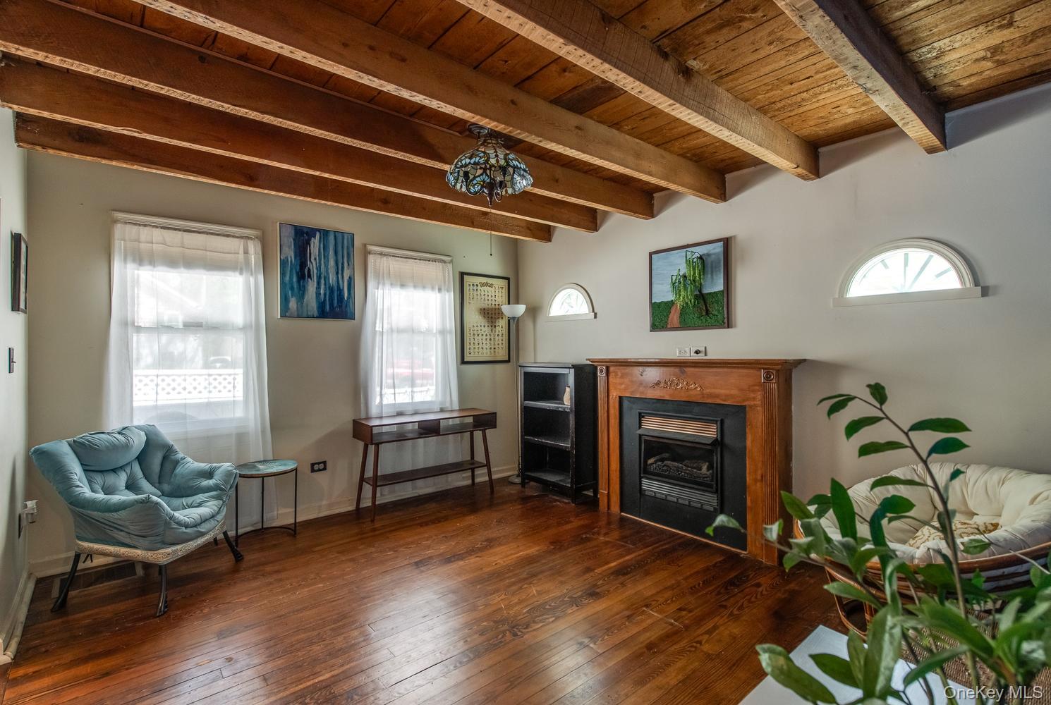 24 E Market Street Property Photo 6
