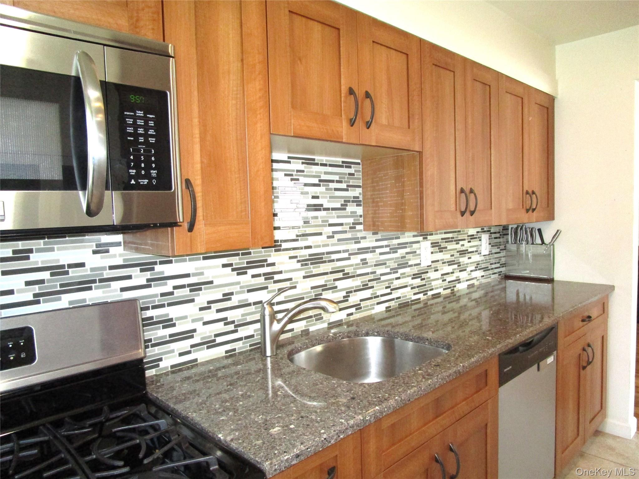 324 Post Avenue 9f Property Photo 15