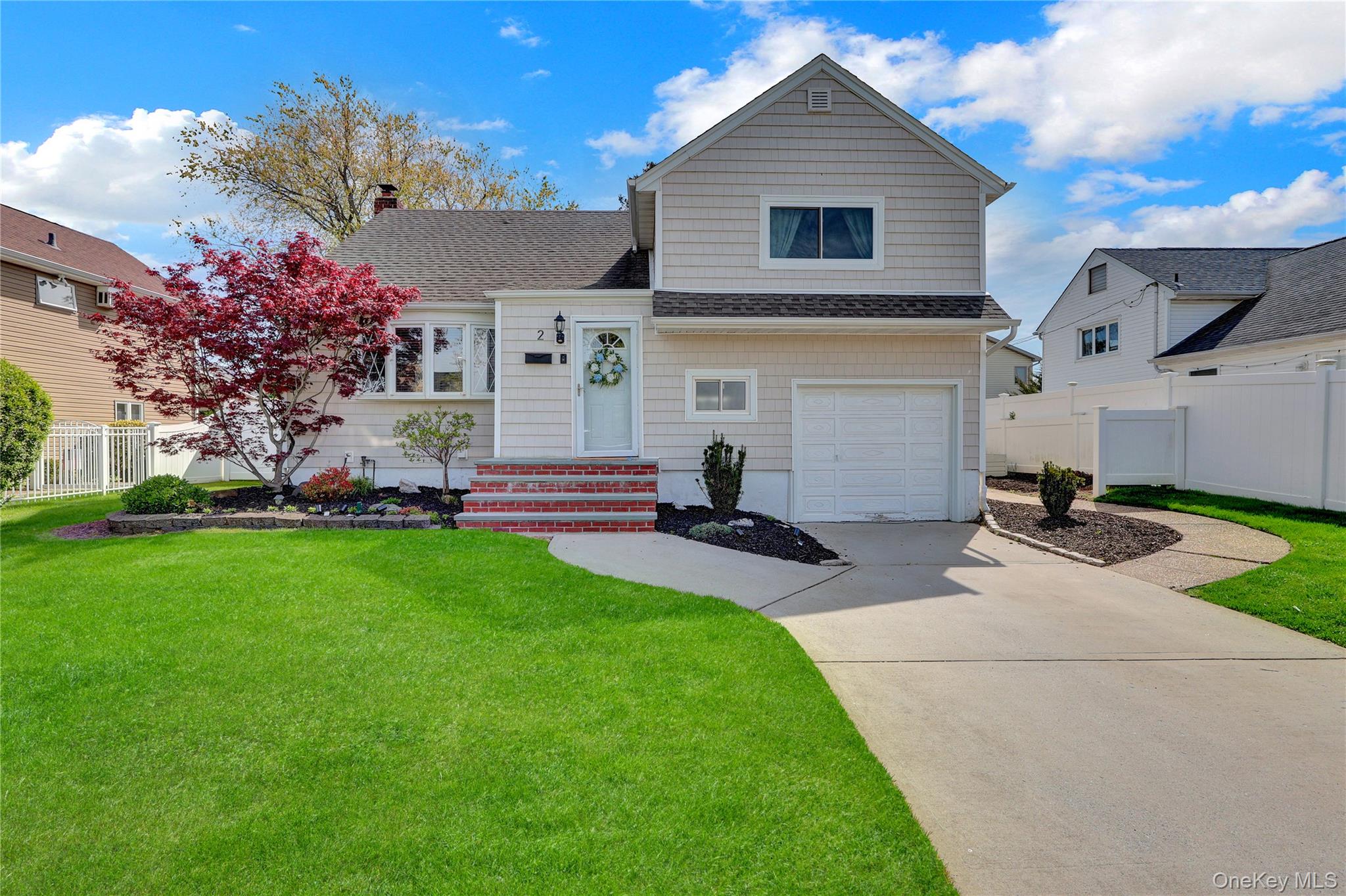 2 Oxford Avenue Property Photo 1