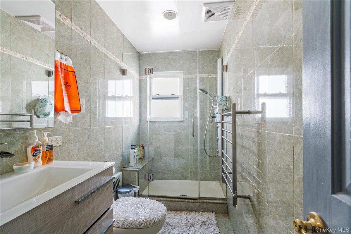 1720 E 37th Street Property Photo 16