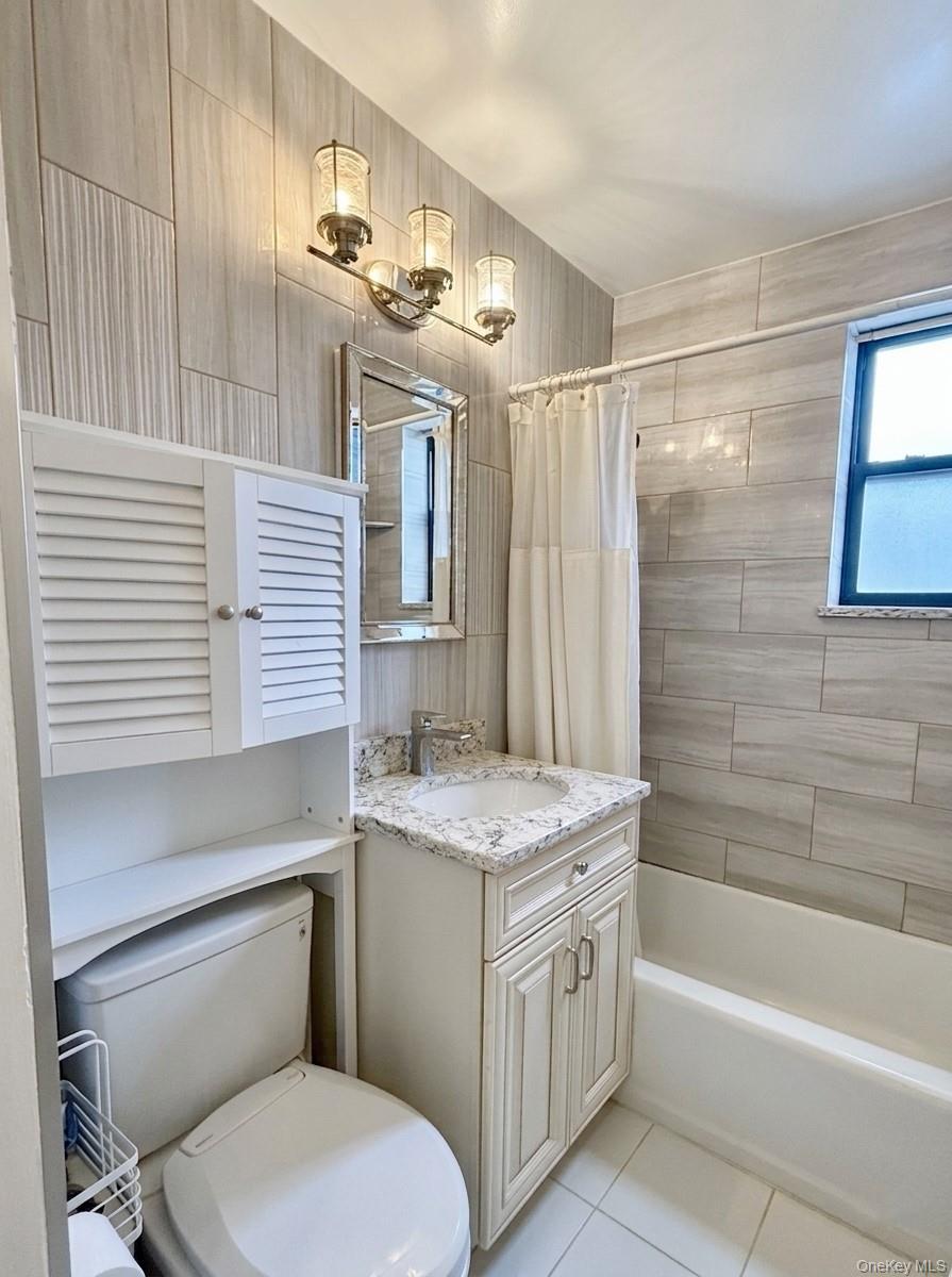 71-11 Yellowstone Boulevard 2g Property Photo 6
