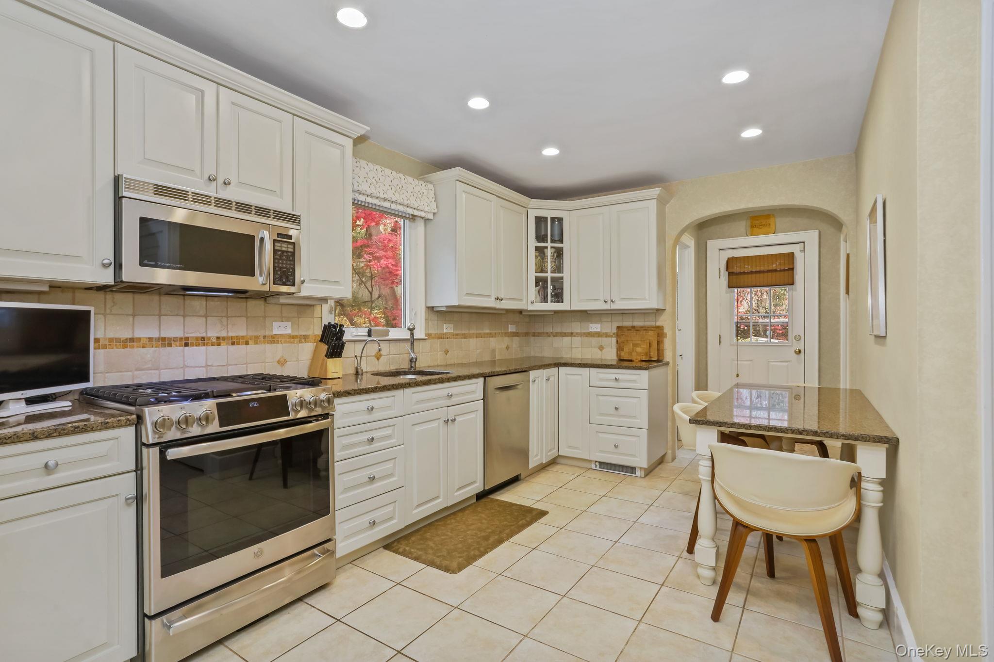 10 Grandview Avenue Property Photo 14