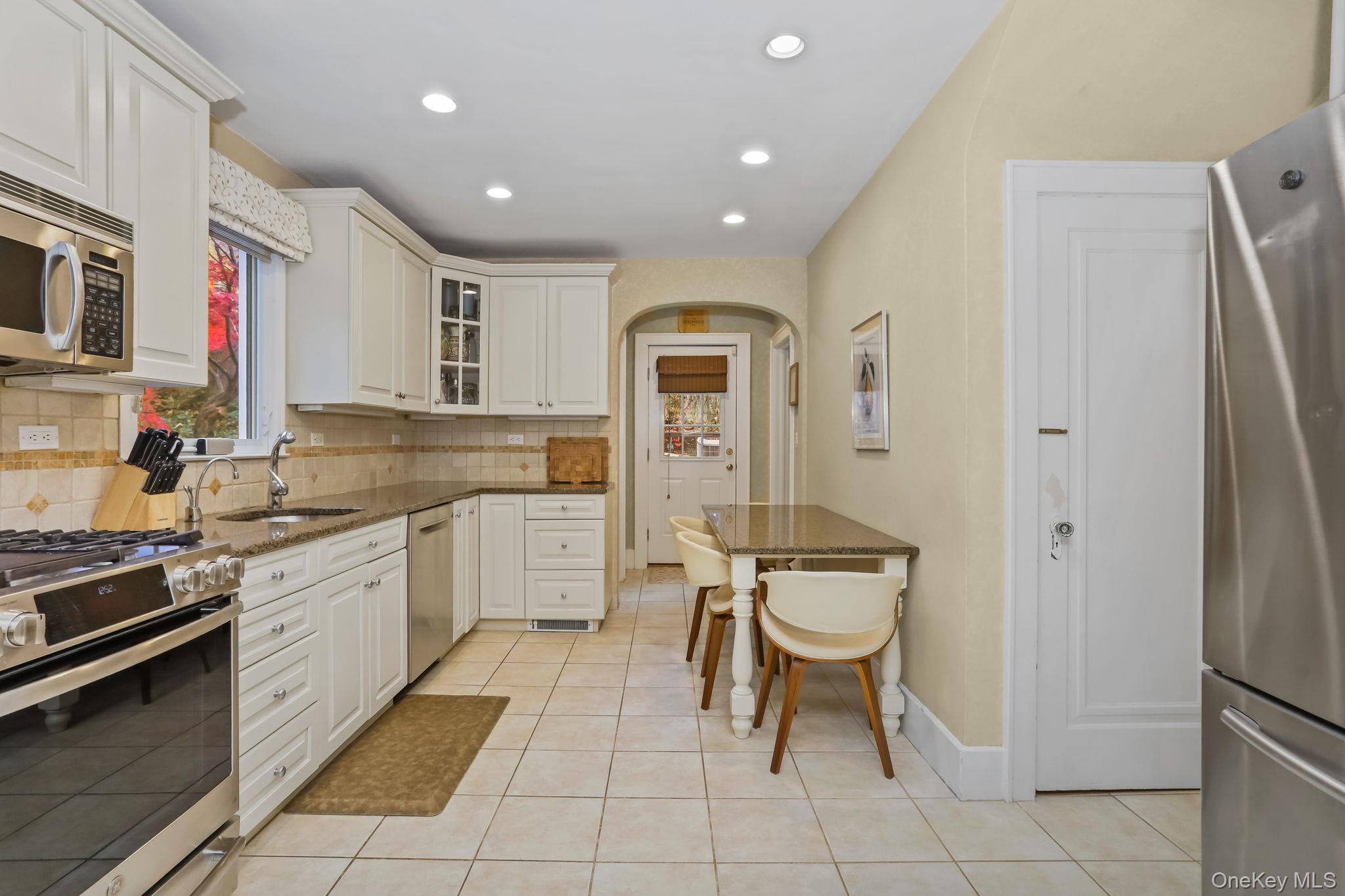 10 Grandview Avenue Property Photo 15