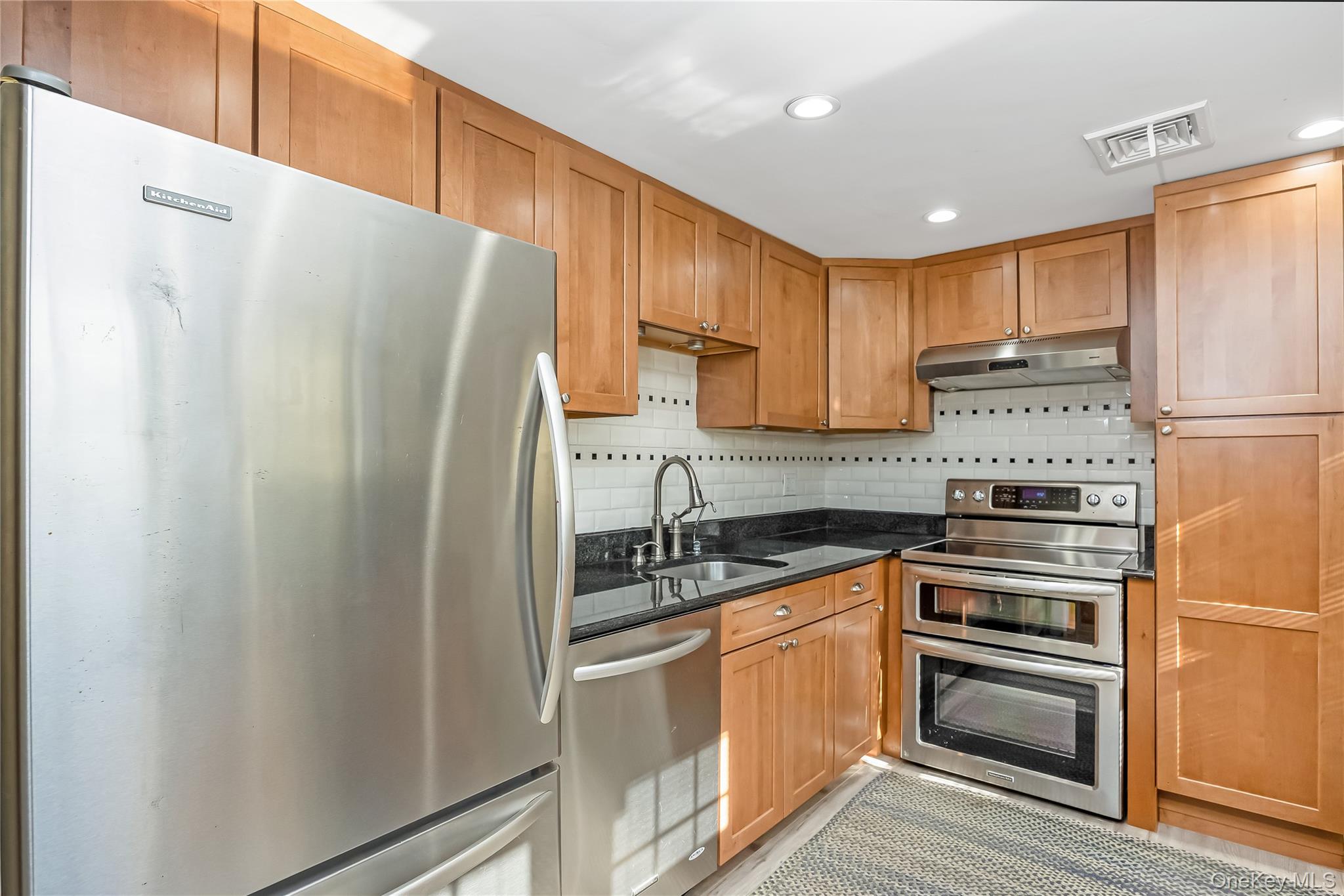 2348 Pershing Boulevard Property Photo 16