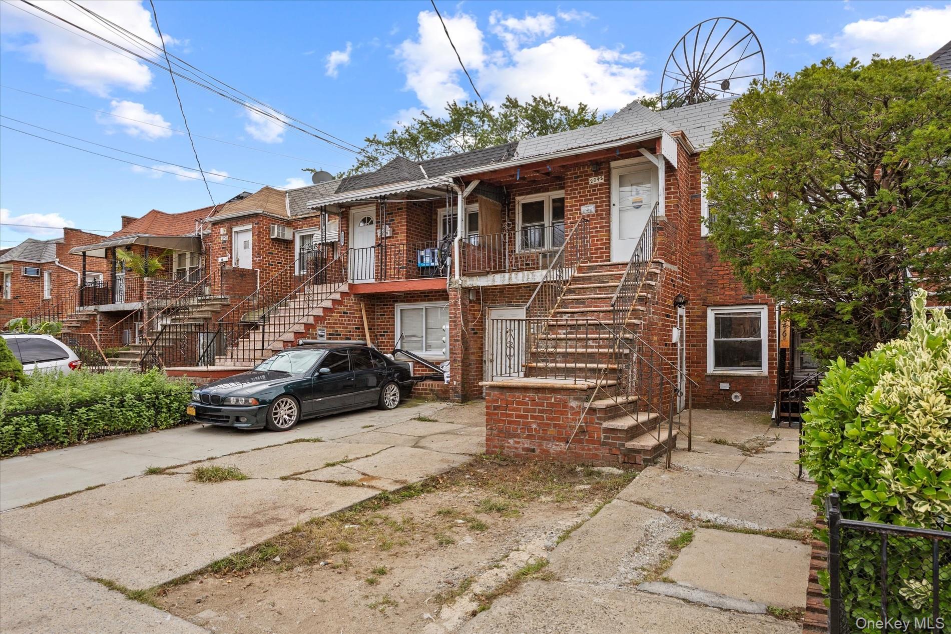 2048 E 53rd Place Property Photo 2
