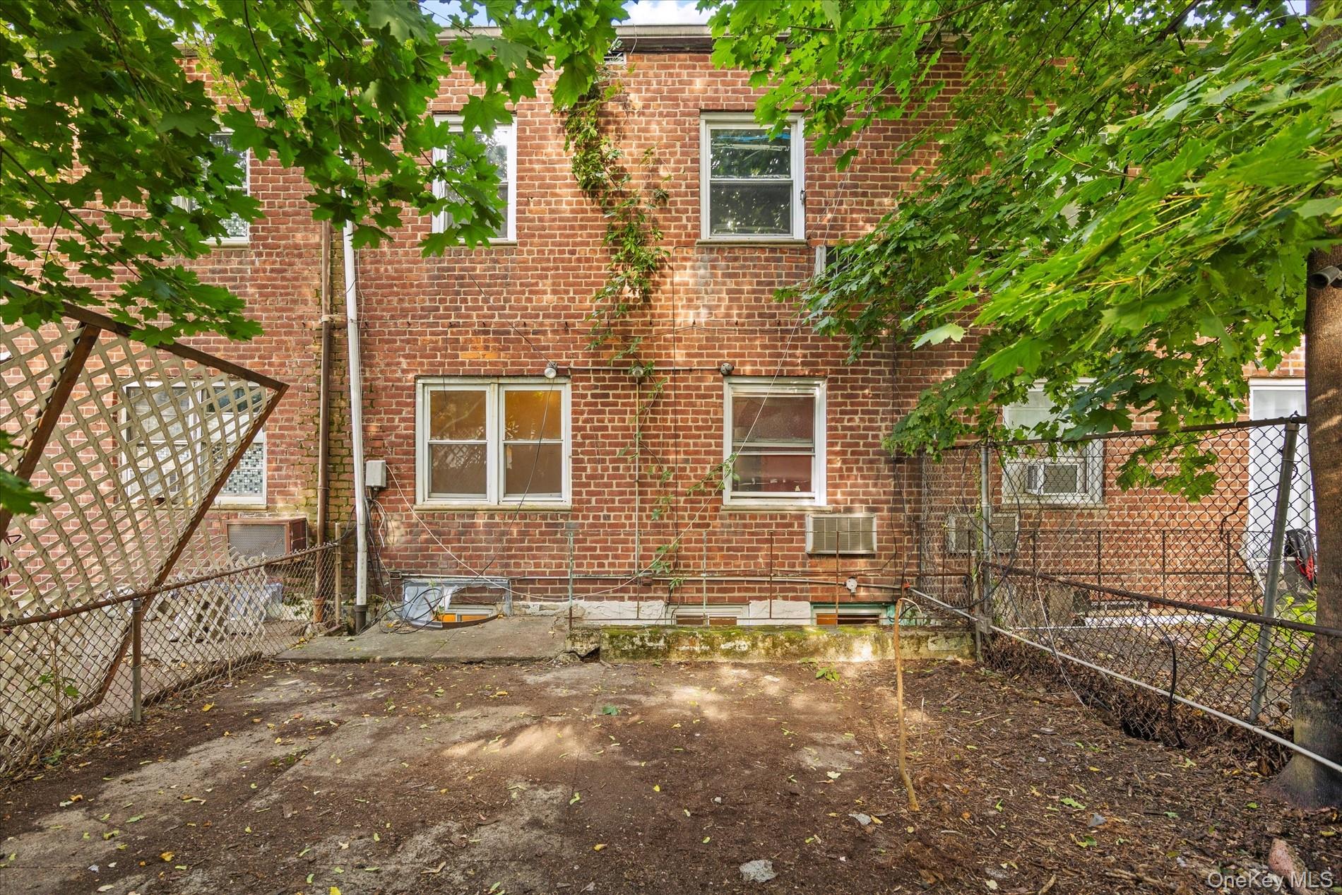 2048 E 53rd Place Property Photo 3