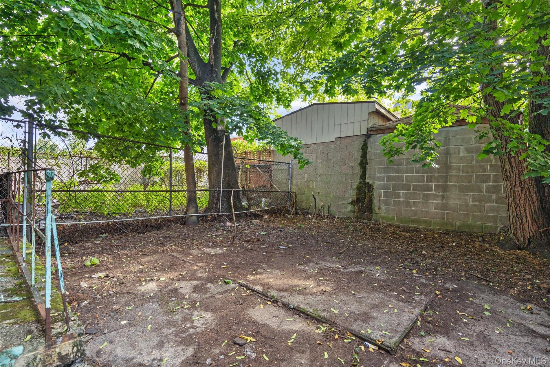 2048 E 53rd Place Property Photo 4