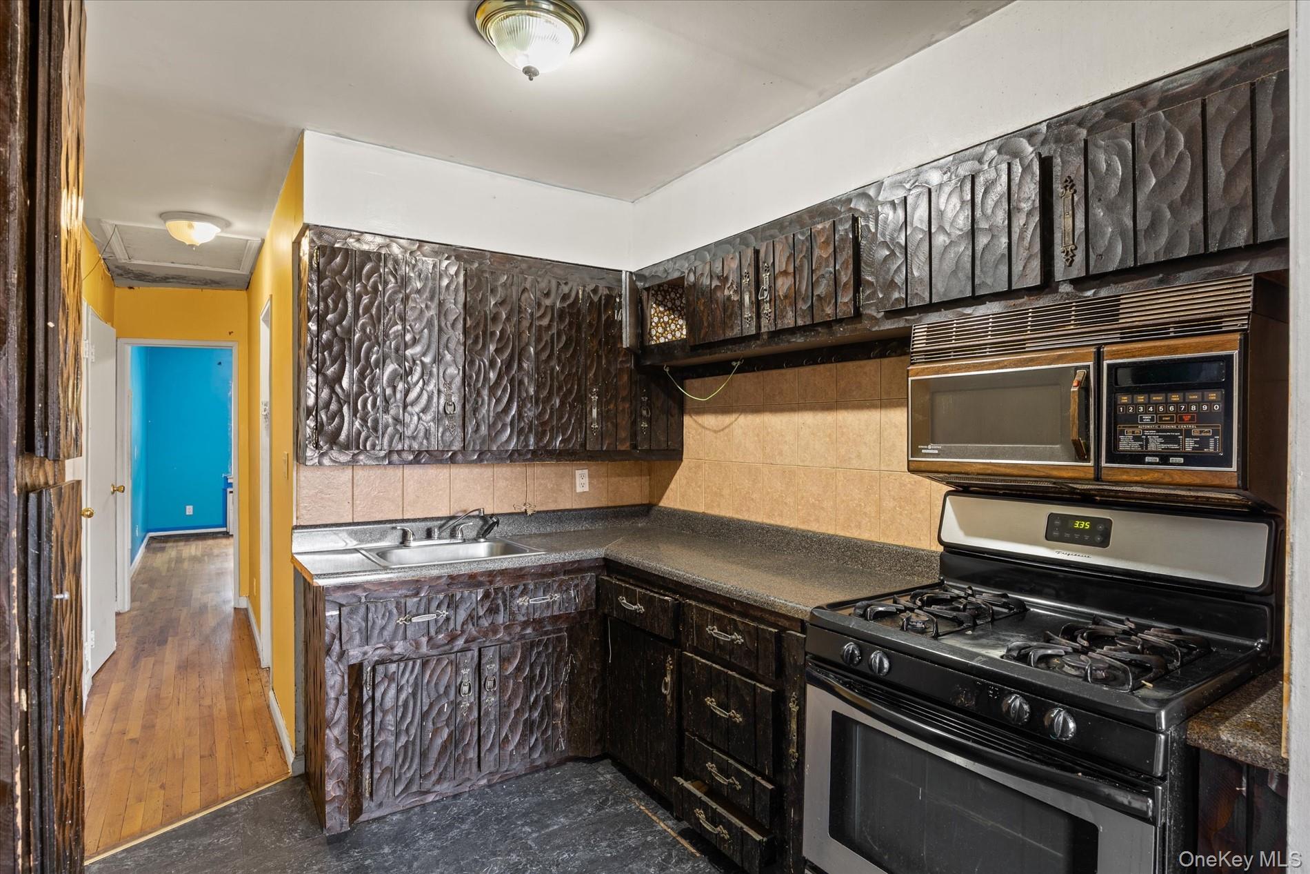 2048 E 53rd Place Property Photo 10