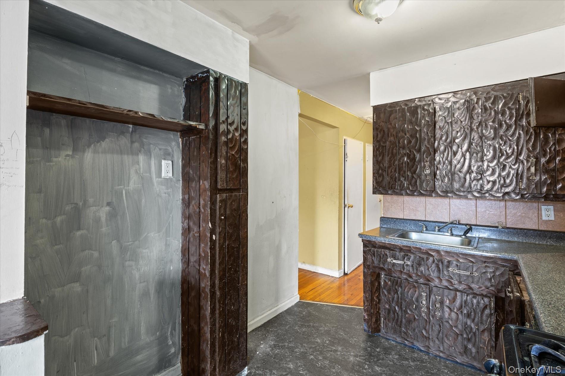 2048 E 53rd Place Property Photo 11