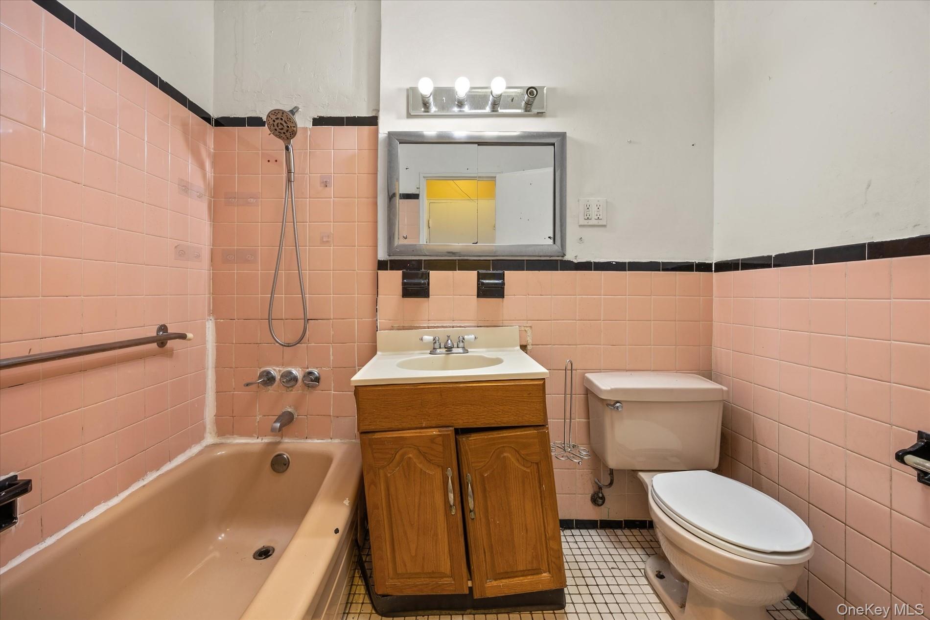 2048 E 53rd Place Property Photo 17