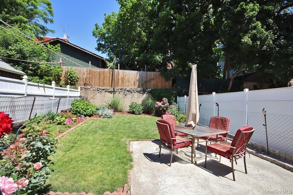 521 E 235th Street Property Photo 4