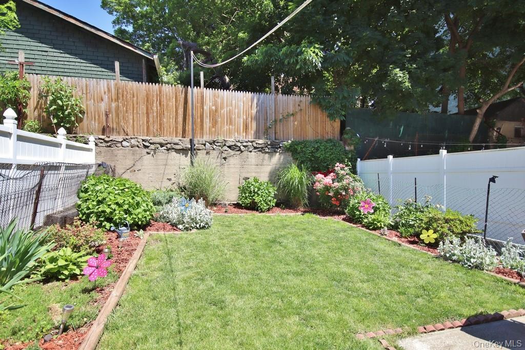 521 E 235th Street Property Photo 5