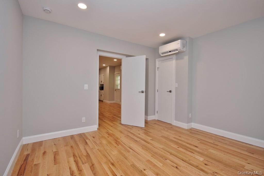 521 E 235th Street Property Photo 16