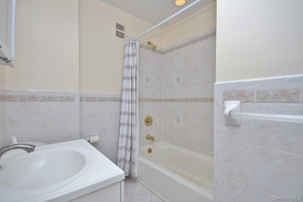 521 E 235th Street Property Photo 18
