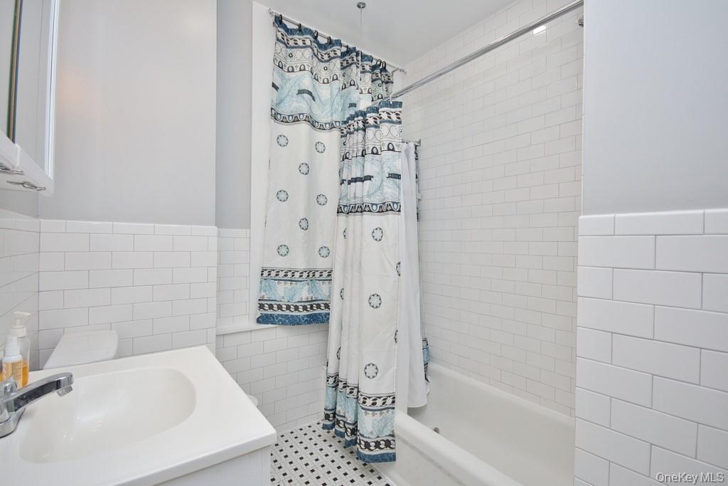 521 E 235th Street Property Photo 34