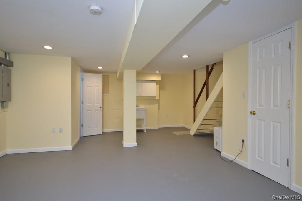 521 E 235th Street Property Photo 35