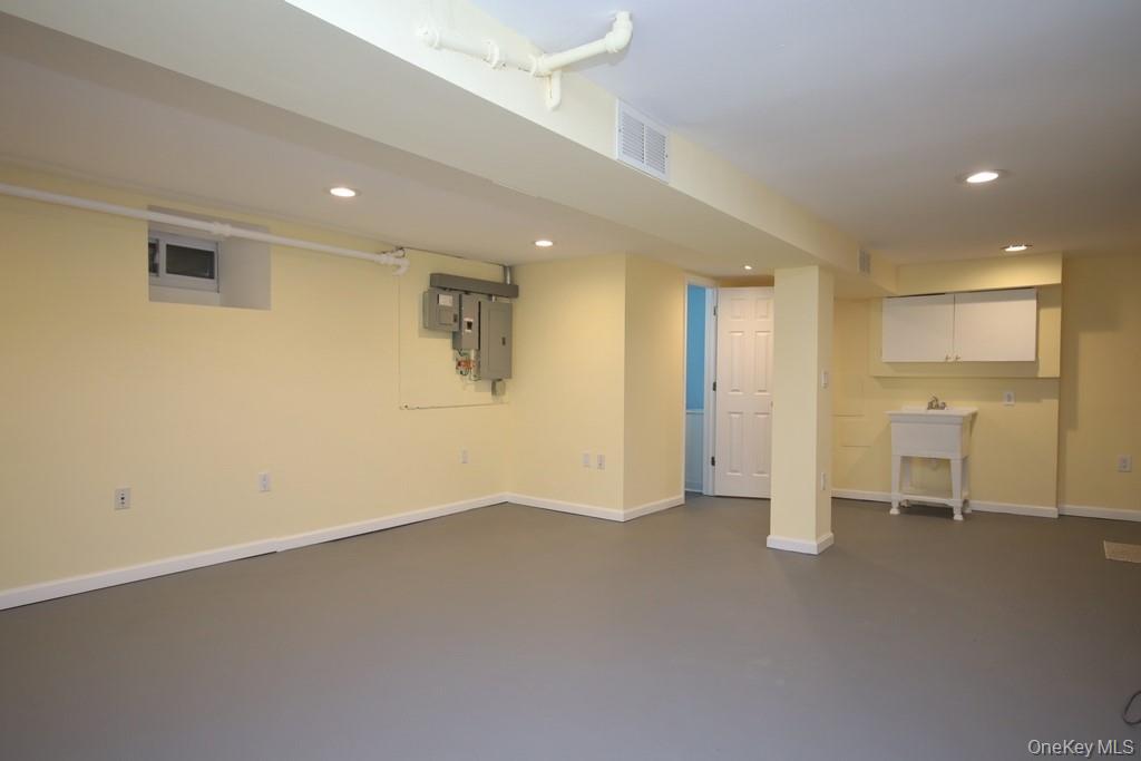 521 E 235th Street Property Photo 37