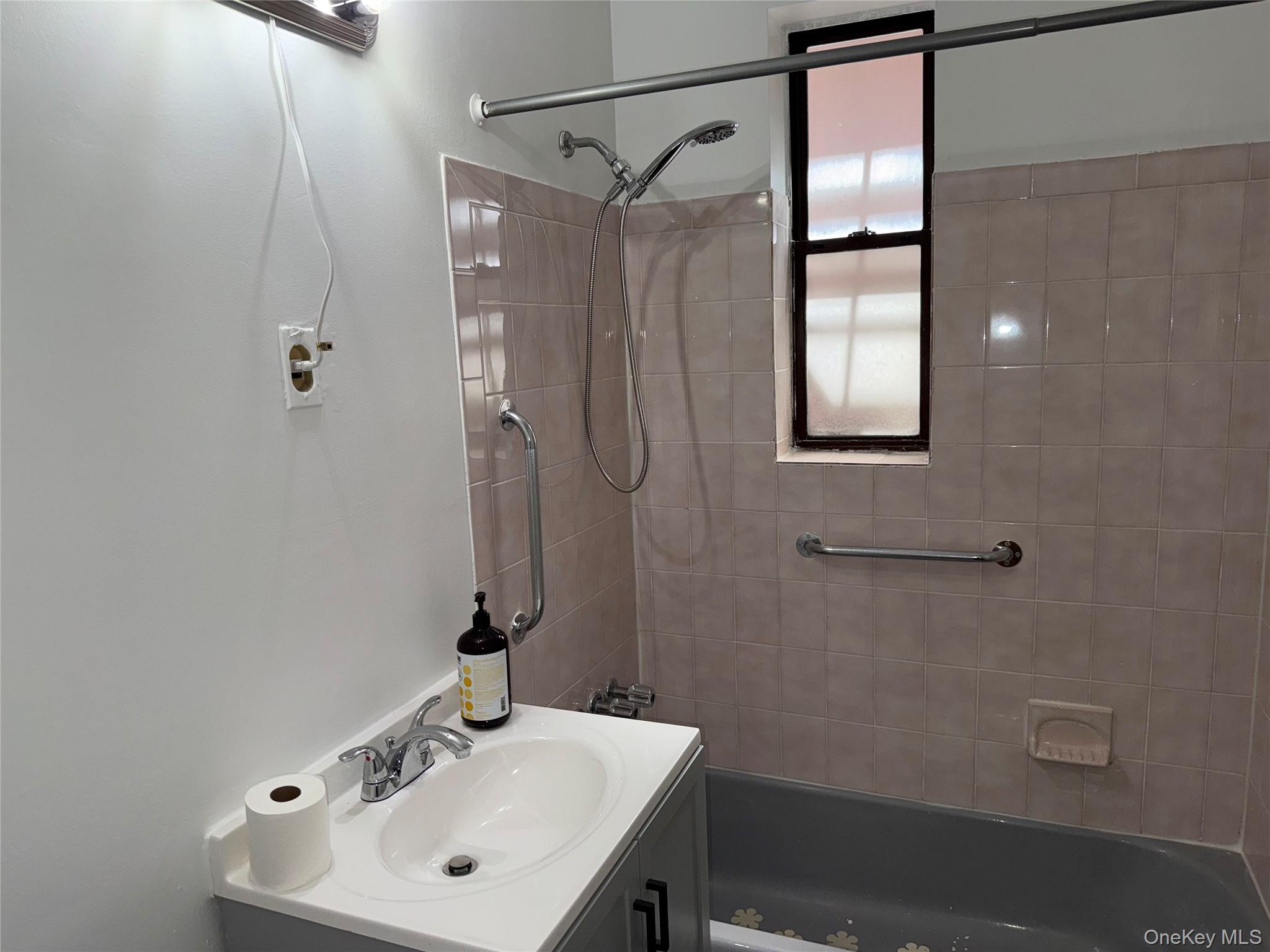 678 Warburton 3b Property Photo 10