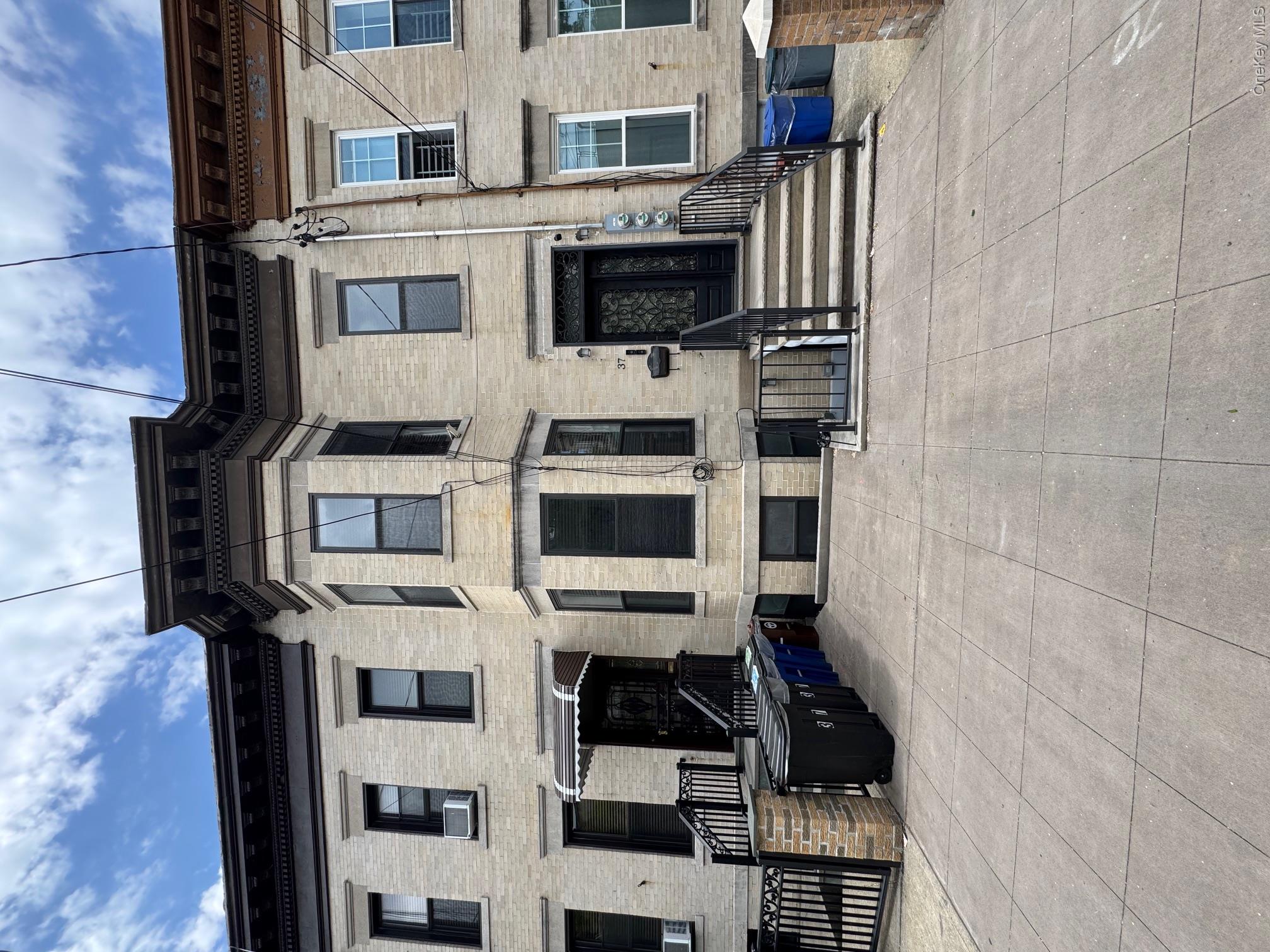 37 Apollo Street Property Photo 2