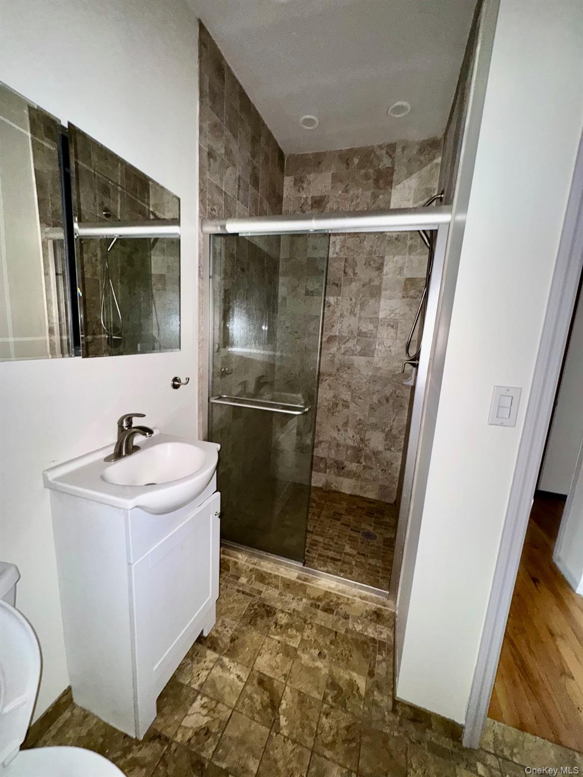 37 Apollo Street Property Photo 33