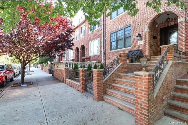 21-63 45th Street Property Photo 1
