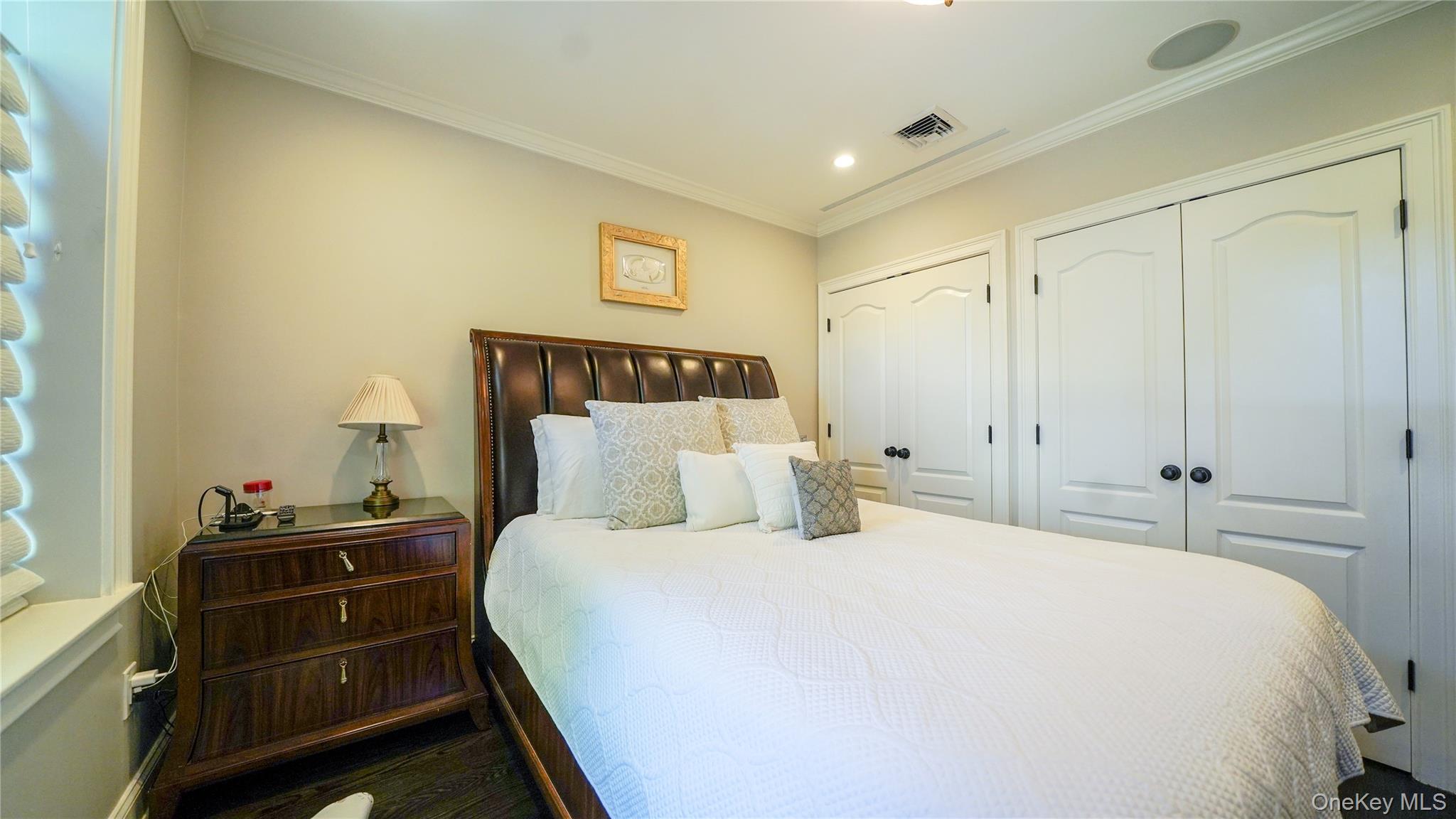 21-63 45th Street Property Photo 10
