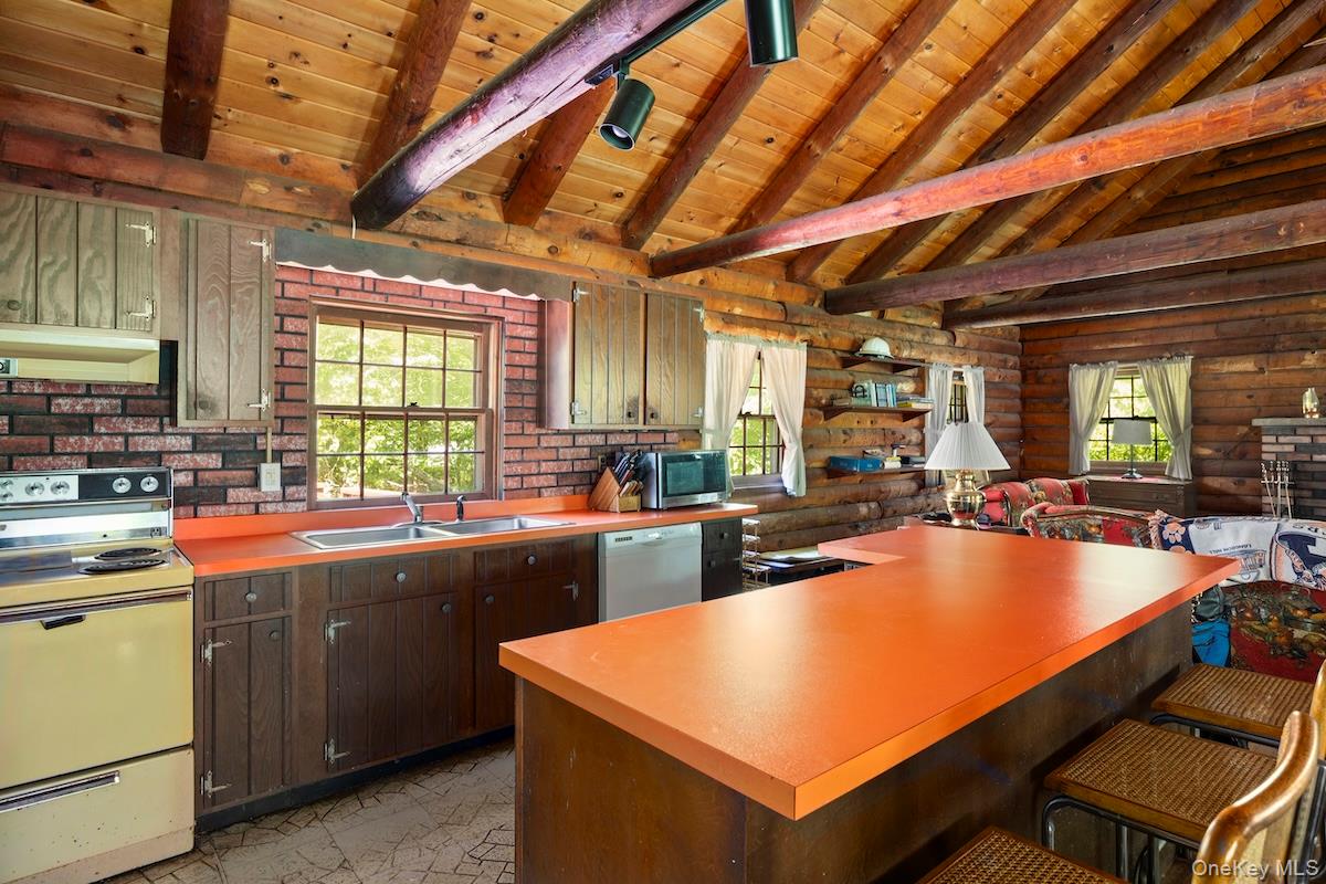 284 Hall Hill Road Stop 18 Property Photo 5