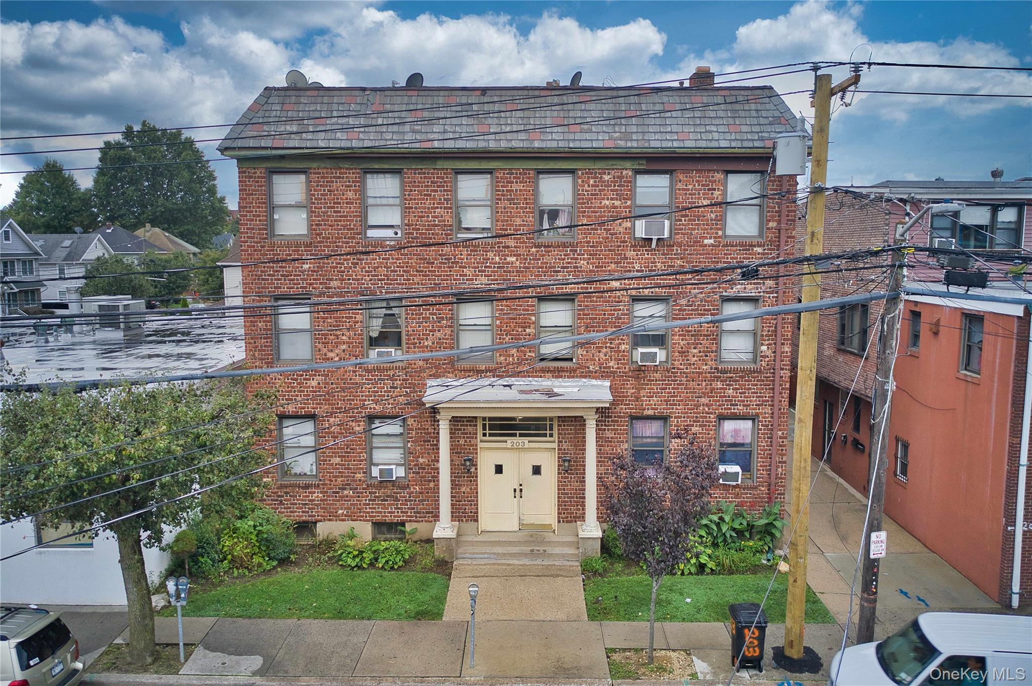 203 Willis Avenue Property Photo 3
