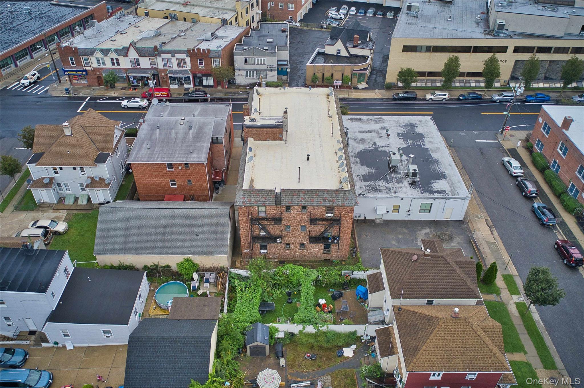 203 Willis Avenue Property Photo 6