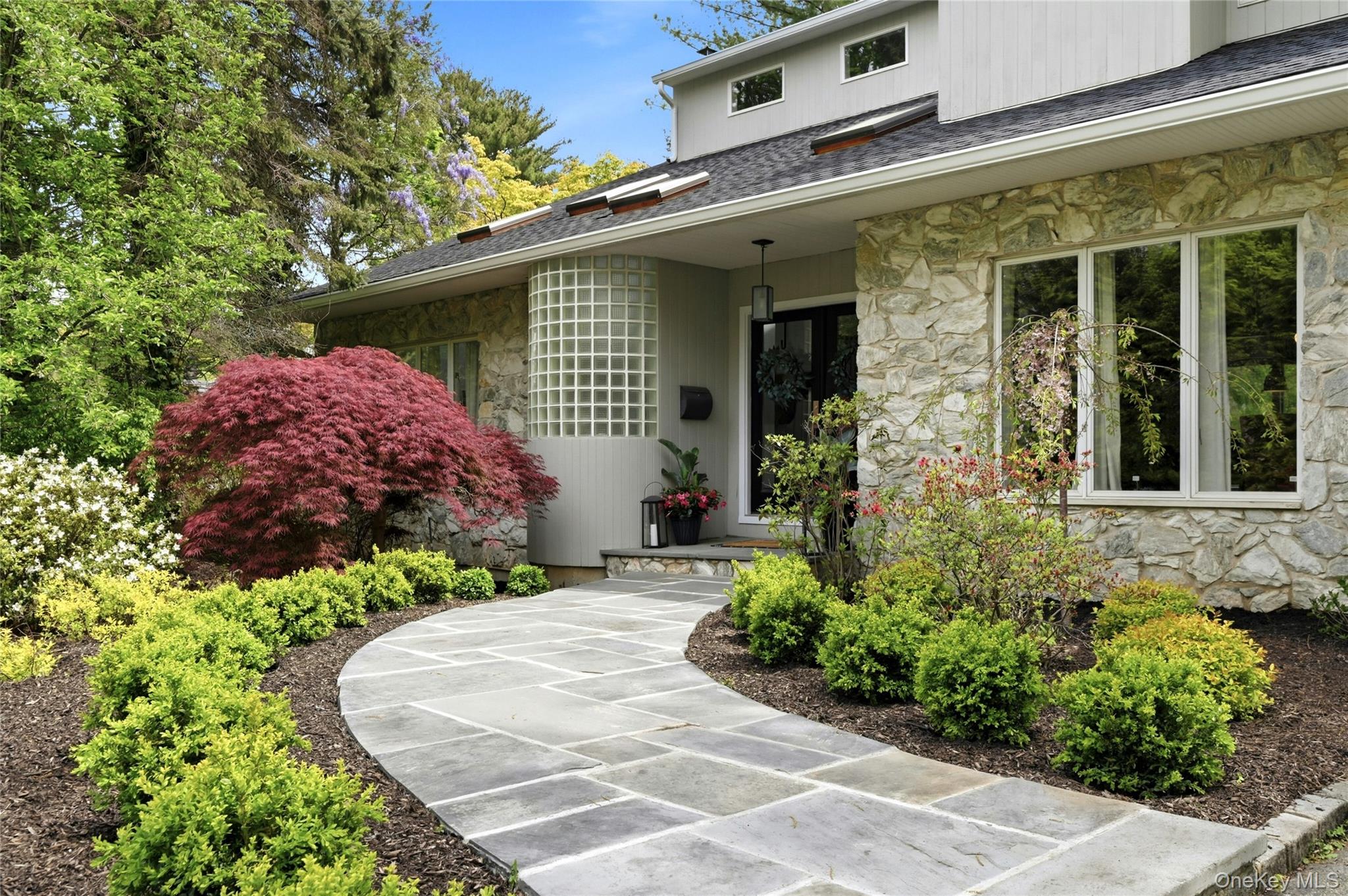 4 Cross Lane Property Photo 3