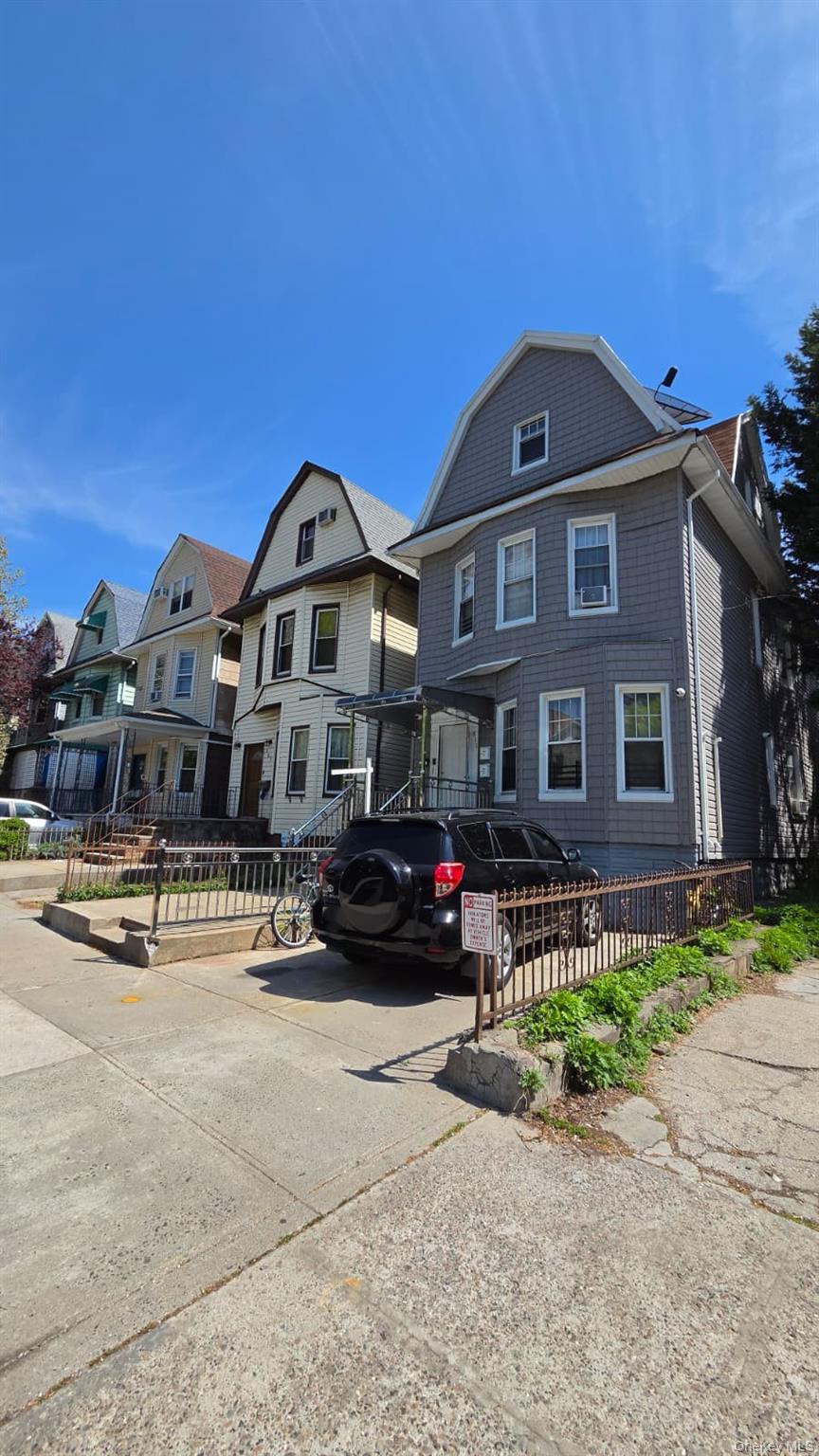 811 E 8th Street Property Photo 1