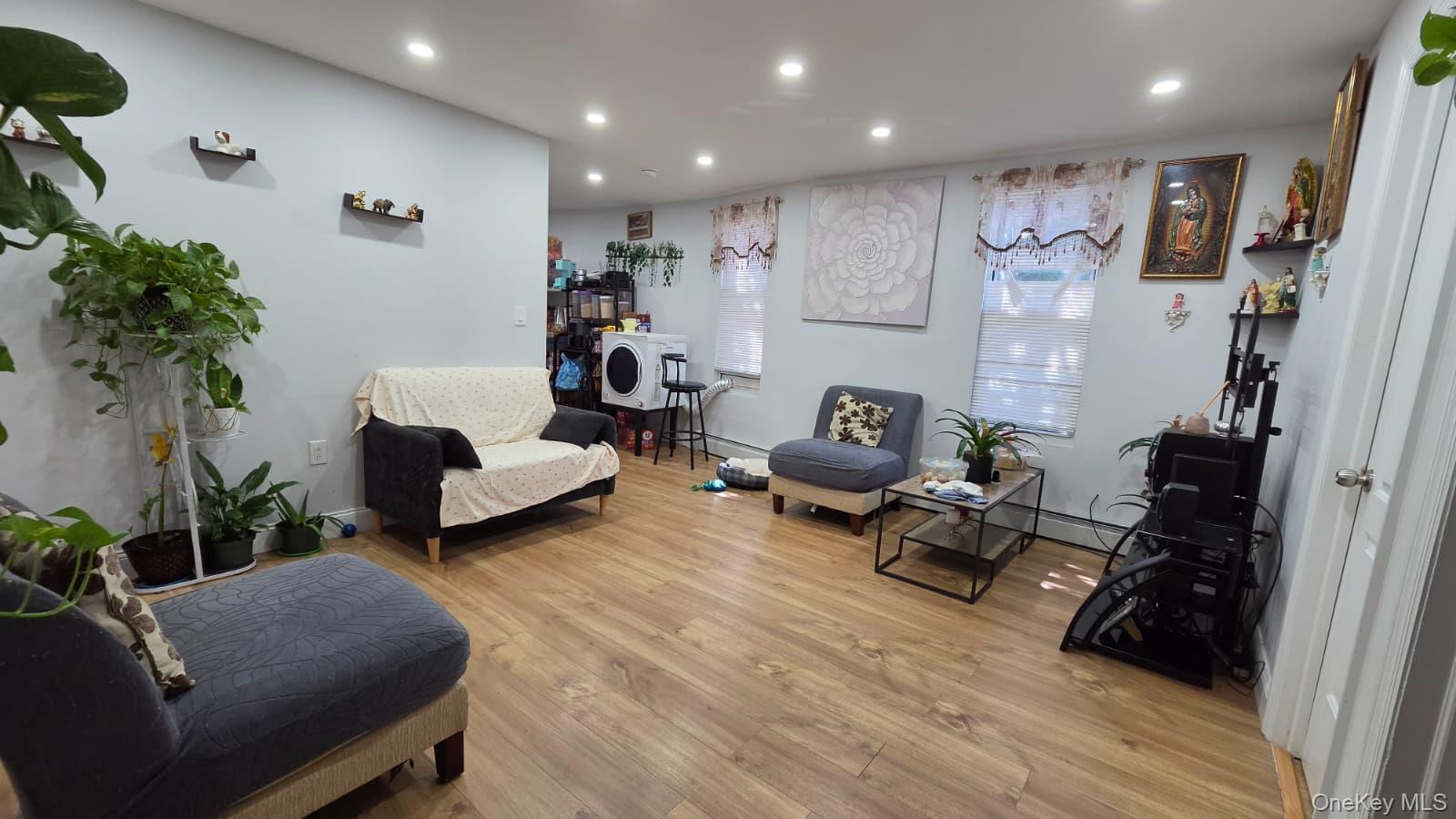 811 E 8th Street Property Photo 5