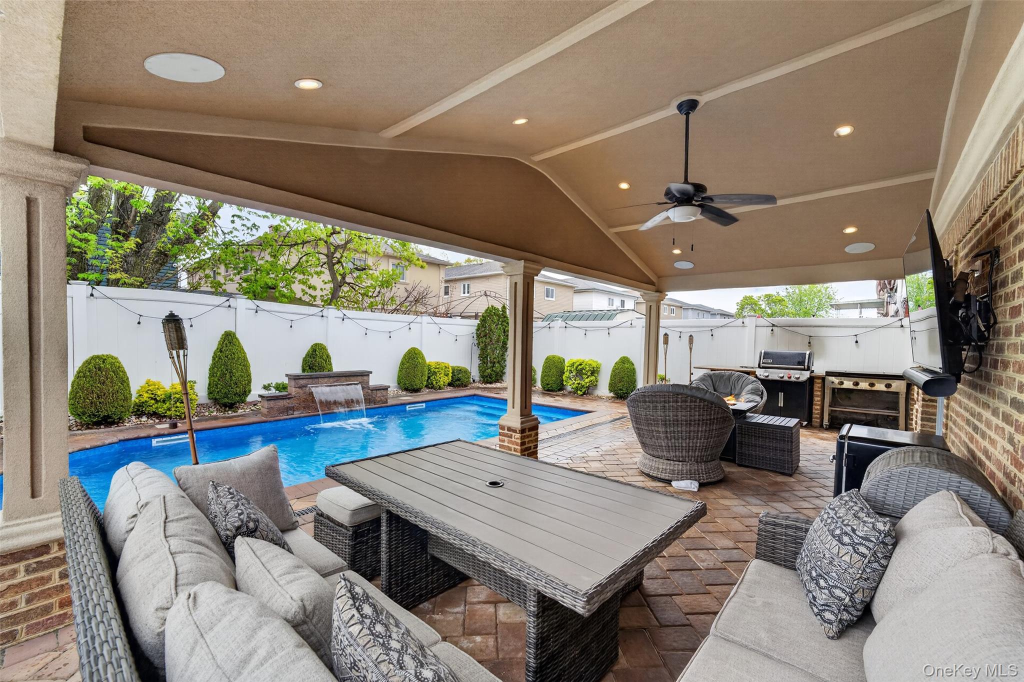 16015 90th Street Property Photo 4