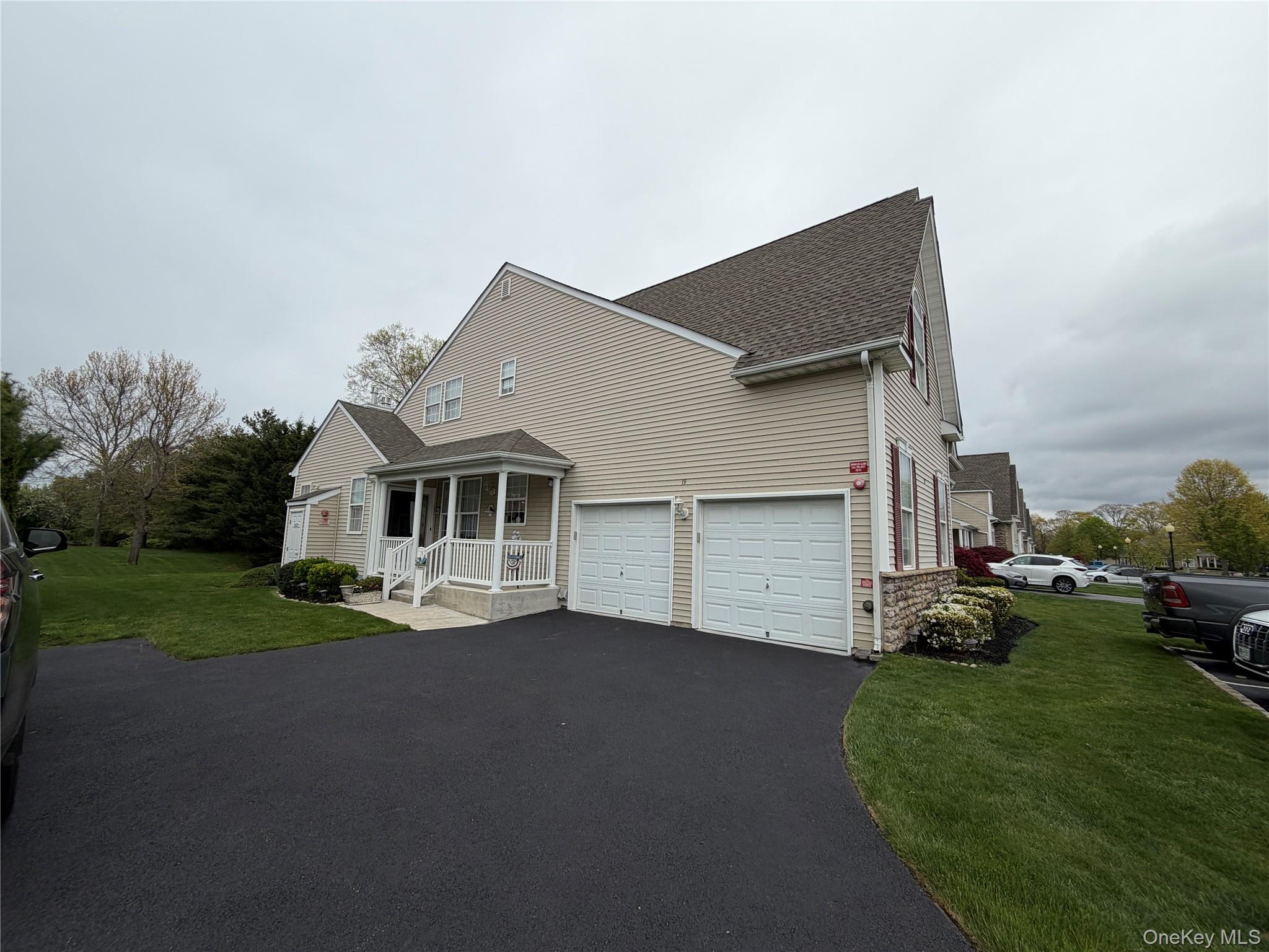 19 Meadow Pond Circle Property Photo 2