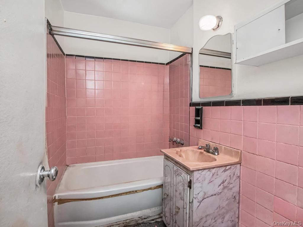 3305 92nd Street 1b Property Photo 7