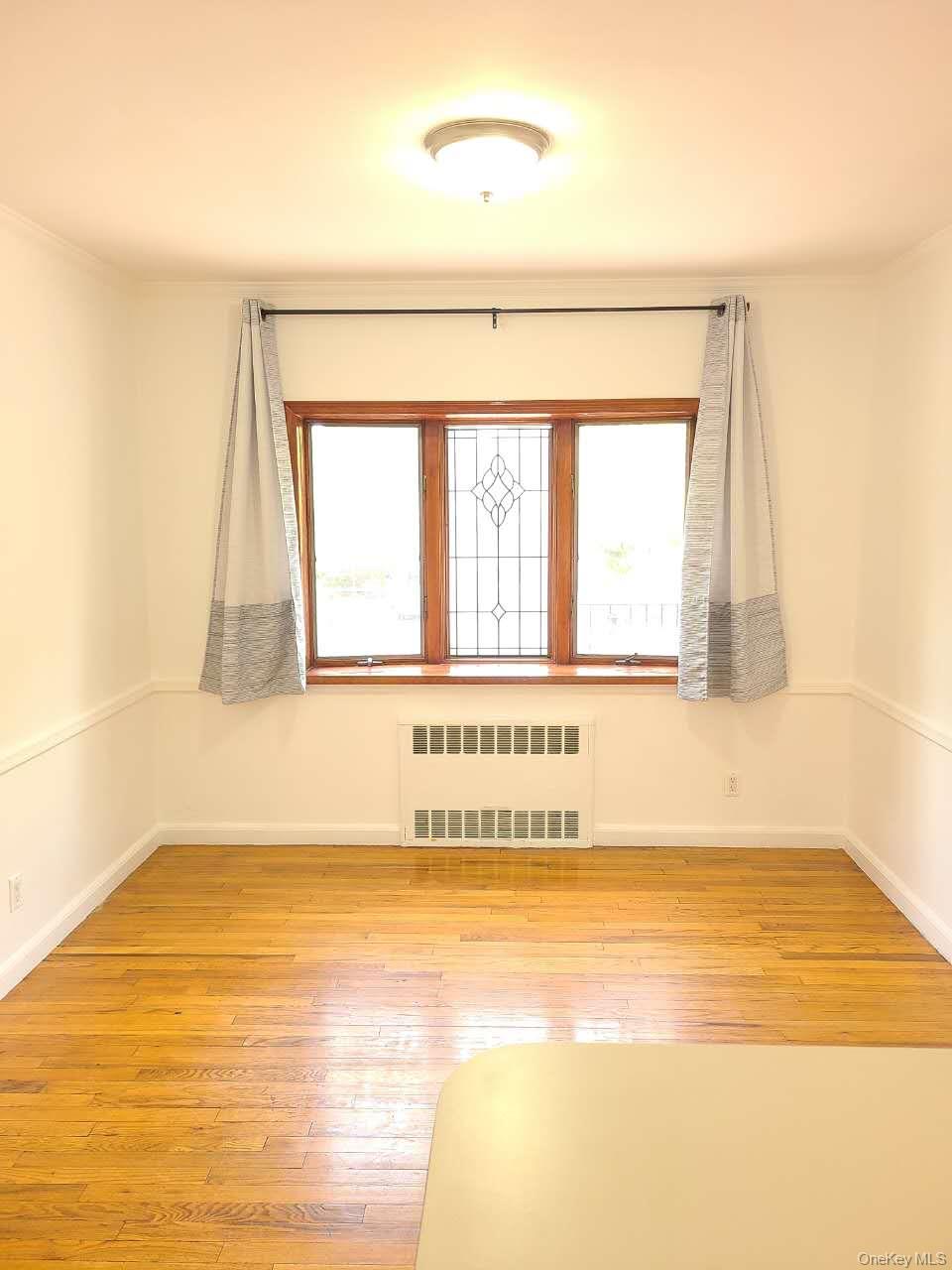 6473 Ellwell Crescent 1st Floor Property Photo 3